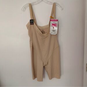 NWT Maidenform Shapewear
